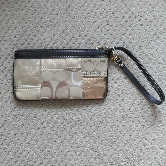 Coach wristlet - Picture 2 of 2